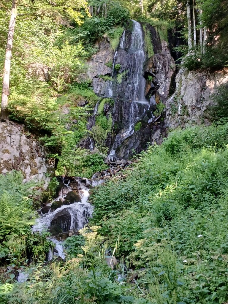 Entre châteaux et cascade